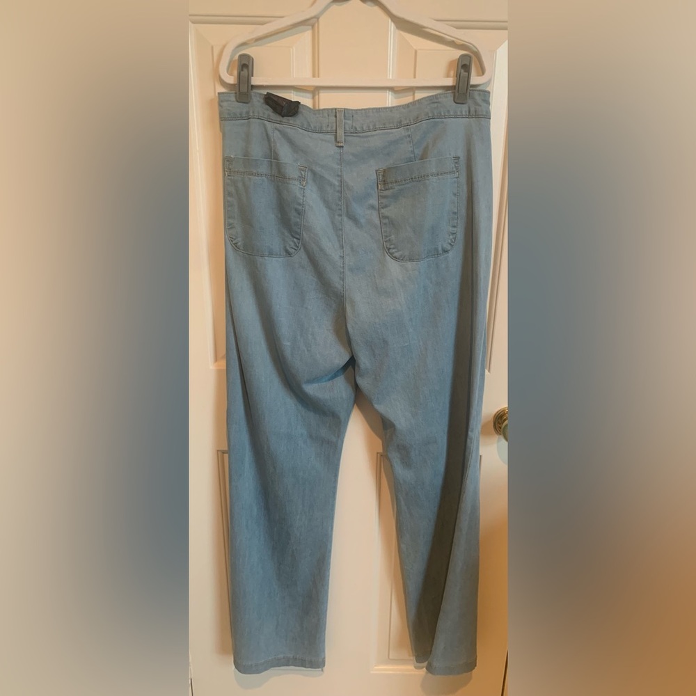 NYDJ Claire wide leg denim trouser. Size 16W, light wash denim. New!! - Picture 3 of 6